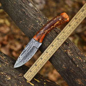 Couteau de chasse et de camping en acier Damas fait main à lame fixe, avec manche en résine orange, pour la vente en gros et l'OEM - Product Image 2