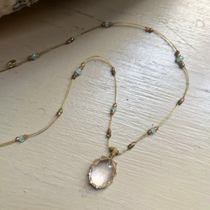 Collier en macramé fait main avec pierre de lune ovale, pendentif en pierre naturelle, cordon réglable, bijoux bohèmes minimalistes faits à la main pour femmes - Product Image 1