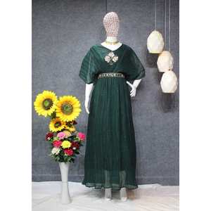 ชุดทำงานผ้าจอร์เจียแบบมีสายรัดสีเขียว - Product Image 1