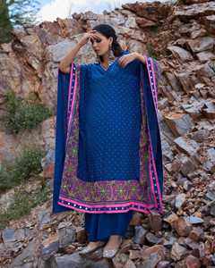 Bordado a Mano en Toda la Prenda Delantera y Trasera Combinado con Pantalones Anchos de Crepé 100% Algodón Adornados con Lentejuelas Geométricas y Espejos - Product Image 1