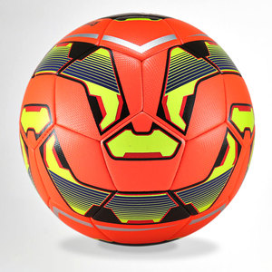 Ballon de football américain personnalisable de haute qualité, matériau durable, taille, couleur et logo personnalisables, entraînement professionnel, fabriqué au Pakistan - Product Image 1