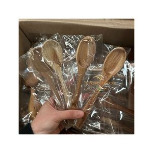 ช้อนไม้ไผ่อะคาเซียคุณภาพสูง ชุบทอง ขัดเงา ใช้งานได้กับกระทะเคลือบกันติด เป็นมิตรต่อสิ่งแวดล้อม ผลิตโดย Vietchoice - Product Image 1