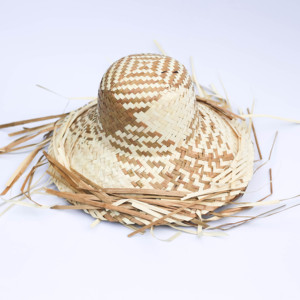 Chapeau en bambou tressé à motif à carreaux – Style rustique fait main - Product Image 2