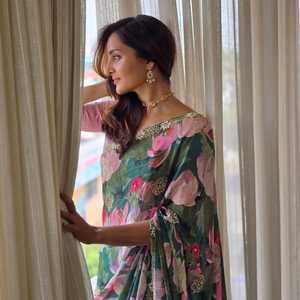 Magnifique saree à imprimé floral avec perles pour les fêtes et les bals - Product Image 5