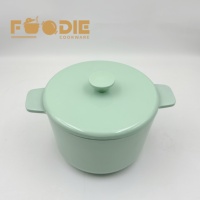 Cocotte en fonte carrée vert menthe au design classique, émaillée, anti-rouille, de type Dutch Oven, de la gamme Factory Outlet