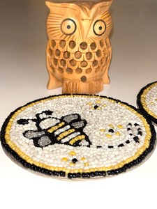 Posavasos Cuadrados de Cuentas de Vidrio Hechos a Mano - Diseño Clásico con Base de Poliéster (4x4 Pulgadas) MS HANDICRAFT Regalos Religiosos para Iglesias - Product Image 2