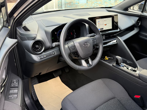 Toyota C-HR 1.8 Híbrido FWD con Cámara de Flujo, ACC, USB, SUV Híbrido con Transmisión Automática - Product Image 4