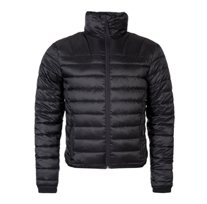 Veste matelassée élégante pour homme, vêtement d'extérieur isolant, idéale pour l'hiver froid et venté. - Product Image 4
