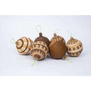 Offre Spéciale : Décoration de Noël Artisanale en Jacinthe d'Eau, Ensemble d'Ornements en Boules Tressées Multicolores Naturelles pour Événements - Product Image 1