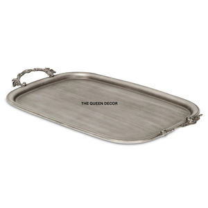 Plateau de service rond en métal robuste, finition argent brillant, gravé par un designer unique, avec poignée, lot de 2. - Product Image 3