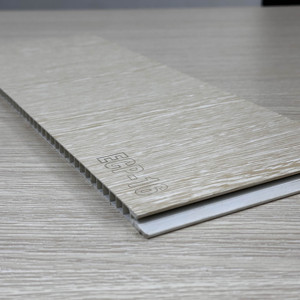 Commande en gros de panneaux muraux modernes à lattes plates, imperméables et ignifuges, avec finition bois à grain 3D pour projets résidentiels - Product Image 1