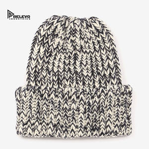 Bonnets d'hiver personnalisables, Bonnets tricotés vierges en gros pour impression, Bonnets personnalisés B2B, Chaîne d'approvisionnement à grande échelle - Product Image 1
