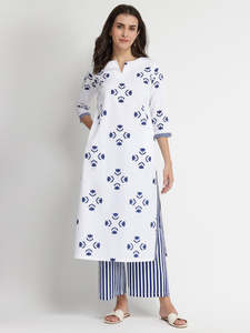 Robe longue blanche brodée de fleurs avec manches trois quarts et ourlet rayé pour un usage quotidien, coupe décontractée, style estival - Product Image 2