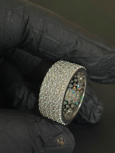 Bague de luxe plaquée or 14 carats avec diamant de laboratoire taille baguette VVS1 et trois pierres latérales en moissanite, certifiée GRA, vente en gros pour mariages - Product Image 1
