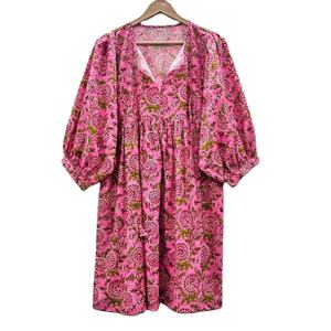 Haute qualité rose Floral bloc imprimé Kyra robe mi-longue Silhouette ample naturel pour décontracté été cadeau pour les femmes proches - Product Image 1