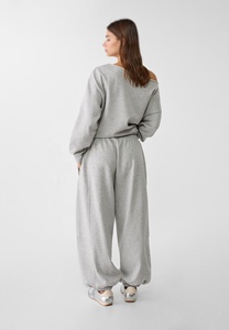 Ensemble de pantalons de survêtement Plazo en polaire 100% coton pour femmes, sweat à capuche court avec logo personnalisé, ensemble deux pièces à motif solide - Product Image 4