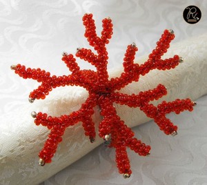 Anneaux de serviette en fer et cristal, design floral luxueux, faits à la main, perlés, pour la décoration de table. Achetez directement auprès du fournisseur au prix de gros. - Product Image 3