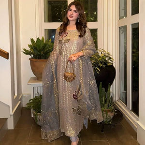 Elegante Conjunto de Kurti, Pantalón y Dupatta de Georgette Sintético con Bordado de Lentejuelas de Sarga, Diseñado para Ocasiones Festivas, Estilo Bollywood - Product Image 1