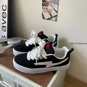 Nouvelles baskets de course pour hommes, chaussures de sport légères, classiques, respirantes, à lacets, chaussures de marche en plein air, chaussures de tennis pour hommes, chaussures pour étudiants - Product Image 1