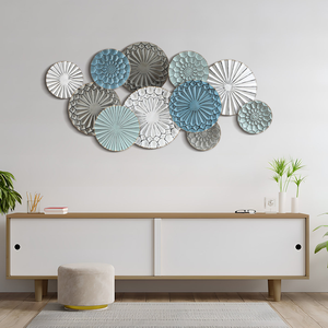 Sculpture murale artistique en métal bleu argenté, médaille décorative artisanale pour la maison contemporaine, chambre et salon - Product Image 1