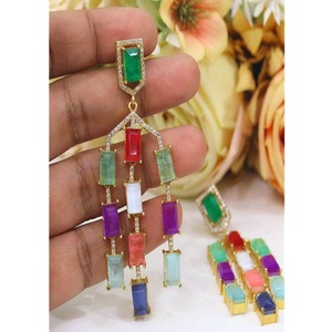 Boucles d'oreilles pendantes en laiton plaqué or de qualité supérieure, tendance et glamour, avec double zircon CZ, pour femmes, pour les soirées et les occasions spéciales - Product Image 1