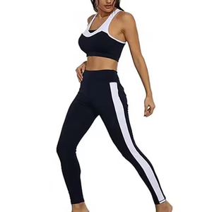 Ensemble de yoga confortable et respirant pour femmes, logo frontal, 2 pièces, écologique, séchage rapide, vêtements de sport fabriqués au Pakistan, service OEM - Product Image 3