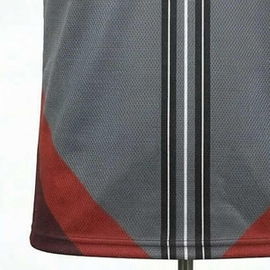 T-shirt à manches courtes pour homme, motif géométrique rouge et noir, col en V, séchage rapide, tricoté, sportif, coupe classique - Product Image 3