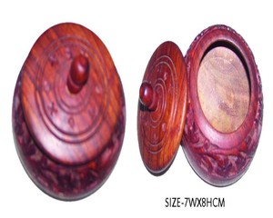 Hucha de madera maciza pulida hecha a mano, ecológica, con tapa decorativa y diseño tallado - Product Image 4