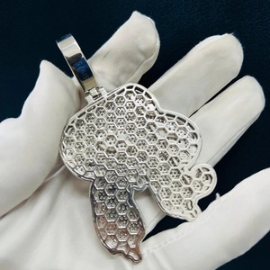 จี้เพชรโมอิสซาไนต์ทรงเหลี่ยมเจียระไนแบบเย็น รุ่นขายดีที่สุด ตัวอักษรตามสั่ง เงินแท้ 925 รับรองโดย IGI ระดับความสะอาด VVS เครื่องประดับฮิปฮอป - Product Image 6