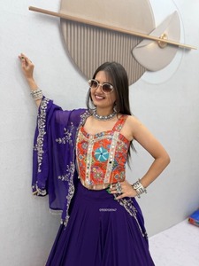 Ensemble Lehenga Choli Premium en Soie avec Broderie Miroir et Imprimé Positionnel – Tenue Traditionnelle Indienne Élégante pour Mariage et Fêtes - Product Image 1