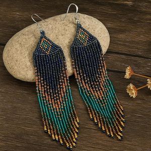 Pendientes de borla con cuentas hechos a mano, pendientes colgantes de cuentas de semillas multicolor, joyería hipoalergénica con gancho, regalo, pendientes de cuentas - Product Image 1