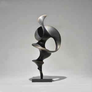 Sculpture en métal en spirale finie noire chic pour décor de table moderne Accent élégant pour un style sophistiqué à la maison et au bureau - Product Image 1