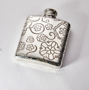 กระติกน้ำเงินสลักลายคุณภาพสูงสำหรับเป็นของขวัญ กระติกน้ำสำหรับผู้หญิงทันสมัย และอุปกรณ์พกพาเครื่องดื่มสำหรับผู้หญิงจากอินเดีย - Product Image 4