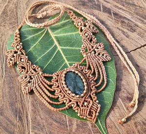 Collar de Macramé Hecho a Mano con Colgante de Labradorita y Cuerda de Cáñamo, Ajustable, Estilo Boho, Joyería Curativa - Product Image 4