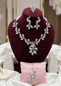 Collier en zirconium cubique de qualité supérieure avec boucles d'oreilles, bague ajustable et bracelet assortis, offrant un look luxueux pour les soirées. - Product Image 2