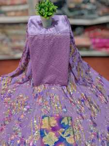 Tenue élégante Fransavi en soie de qualité supérieure avec motifs floraux et détails scintillants raffinés, idéale pour les célébrations et les occasions formelles. - Product Image 2