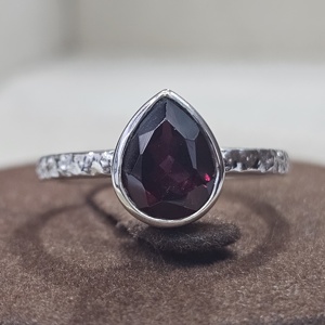 925แหวนพลอยโกเมนรูปหยดน้ำตาแบบแฮนด์เมดแหวนเงินแท้สำหรับ Vermeil - Product Image 1