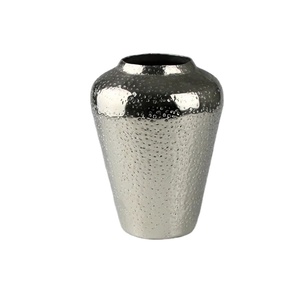 Vase à fleurs en métal aluminium au design moderne et classique martelé, taille personnalisée avec décoration de table et logo personnalisé, tendance de l'industrie - Product Image 1