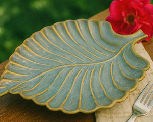 Plateau en céramique bleu en forme de feuille pour fruits secs et sucreries, plateau de luxe en céramique en forme de feuille pour sucreries, noix et apéritifs - Product Image 2