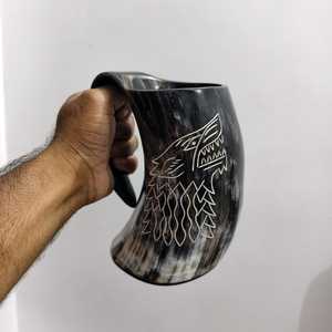 Tasse artisanale en corne de buffle sculptée motif loup, forme naturelle, objet d'art, collection, tasse décorative - Product Image 1