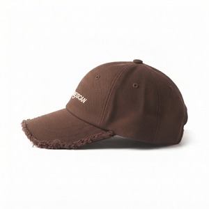 Casquette de baseball en coton marron personnalisée avec logo brodé, visière incurvée, style minimaliste inspiré du streetwear, fournisseur OEM - Product Image 4