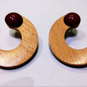 Comprar Joyería de Mujer Hecha a Mano con Diseño de Luna, Abalorios de Madera y Cuentas de Semillas, Bañada en Plata, Elegante, Única y de Moda - Product Image 1