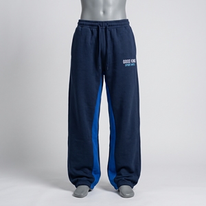 Pantalones de chándal oversize azul marino para hombre con panel interior en el muslo, dobladillo elástico, pantalones anchos de forro polar con bordado blanco y azul cielo, y cordón ajustable. - Product Image 1