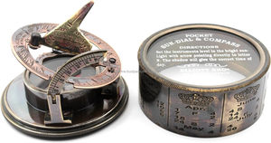 Cadran solaire en laiton nautique vintage, boussole et calendrier, Guide d'activités de plein air portable avec étui rond en cuir, cadeaux pour les proches - Product Image 2