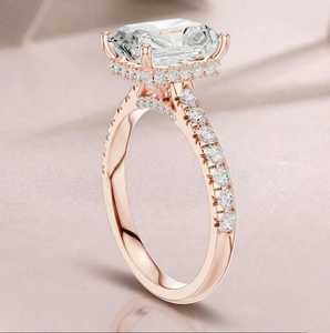 Bague de fiançailles et alliance pour femme en or rose avec diamant ovale et halo - Product Image 4