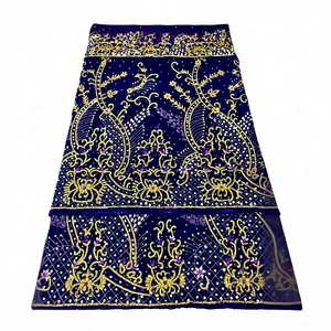 Elegante Vestido Africano Azul con Bordado Floral y Detalles de Pedrería - Product Image 4