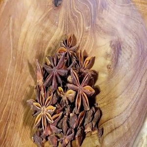 Anis étoilé indien de haute qualité, nouvelle récolte, en gousses entières, pour les marchés d'exportation, l'emballage en gros et les entreprises culinaires mondiales - Product Image 2