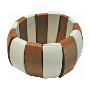 Juego de brazaletes clásicos de madera marrón hechos a mano en tamaño estándar con acabado suave para mujeres Uso diario Aspecto étnico y regalos - Product Image 4