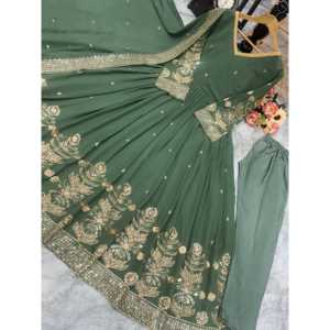 Conjunto de Traje Verde Talla M para Mujer de Valam Fashion, Vestido Anarkali para Fiesta con Pantalón y Dupatta, Look Elegante y Moderno - Product Image 1