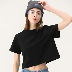 เสื้อยืดครอปแฟชั่นผู้หญิง OEM 210gsm สีดำ ผ้าฝ้าย สตรีทแวร์ สำหรับงานพิมพ์ - Product Image 1